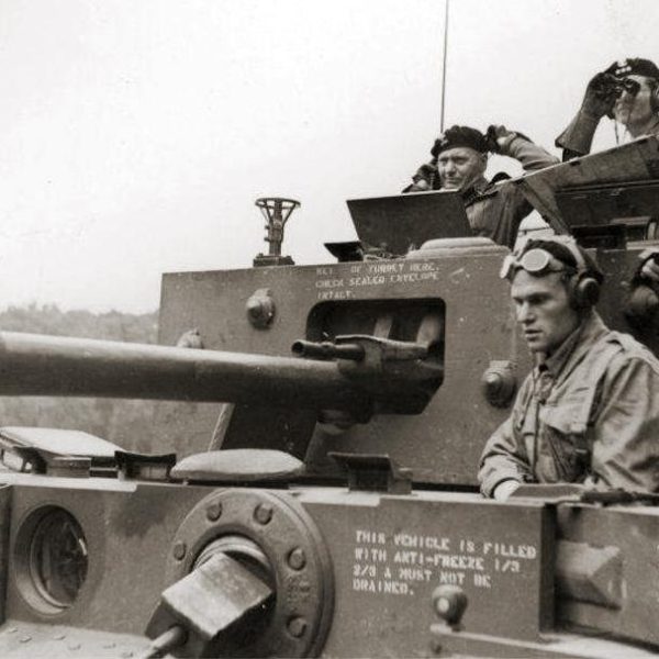 Gen. Stanisław Maczek (pierwszy z lewej) w trakcie bitwy pod Falaise w 1944