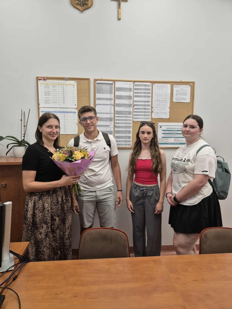 Dziękujemy Pani Martynie za sześć lat wsparcia i inspiracji Dziękujemy Pani Martynie za sześć lat wsparcia i inspiracji