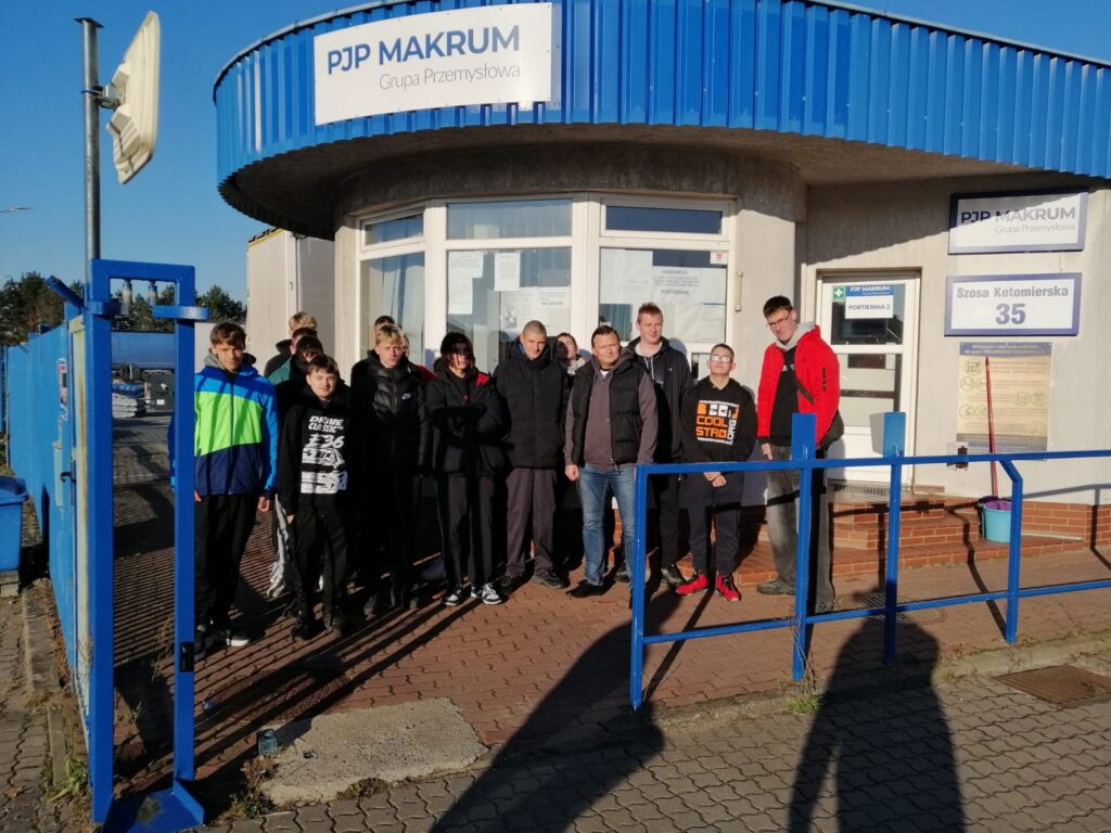 PJP MAKRUM S.A. PJP MAKRUM S.A.