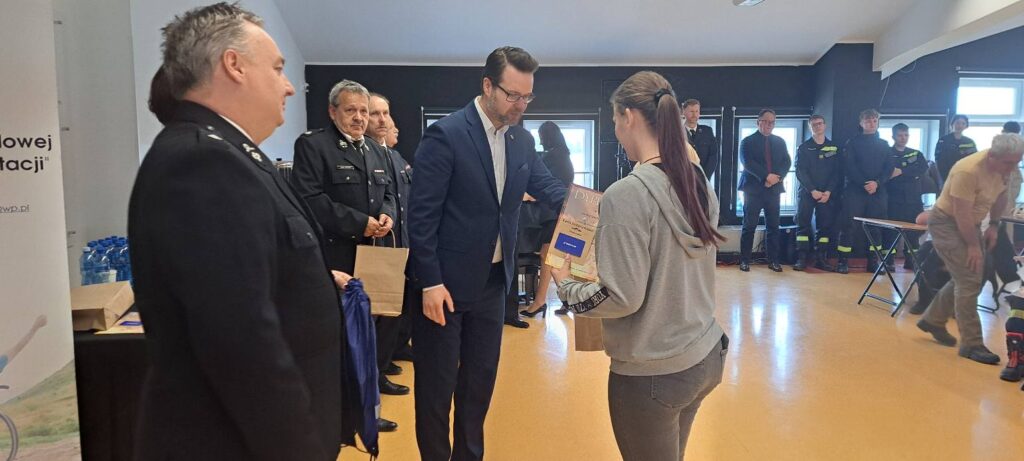 MŁODZIEŻ ZAPOBIEGA POŻAROM